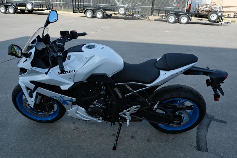 NEW 2026 SUZUKI GSX8R Image 6