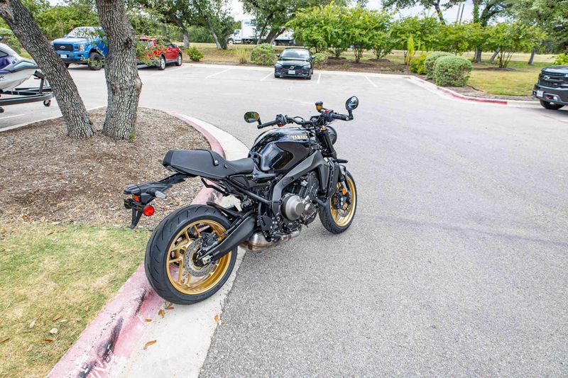New 2025 Yamaha XSR900  RAVEN Image 6