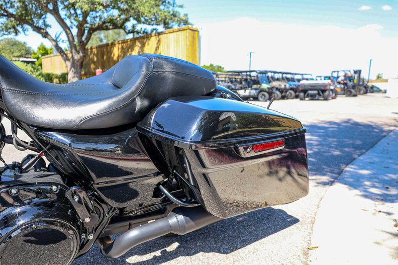 USED 2018 HARLEY STREET GLIDE SPECIAL Image 20
