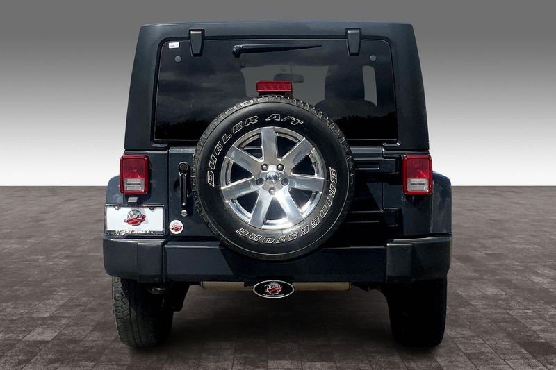 2016 Jeep Wrangler Unlimited Sahara photo 4