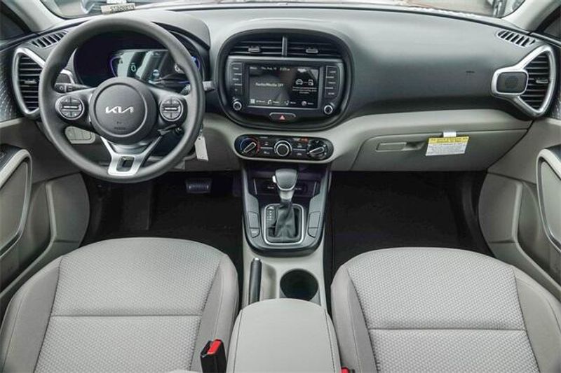 2025 Kia Soul LXImage 5