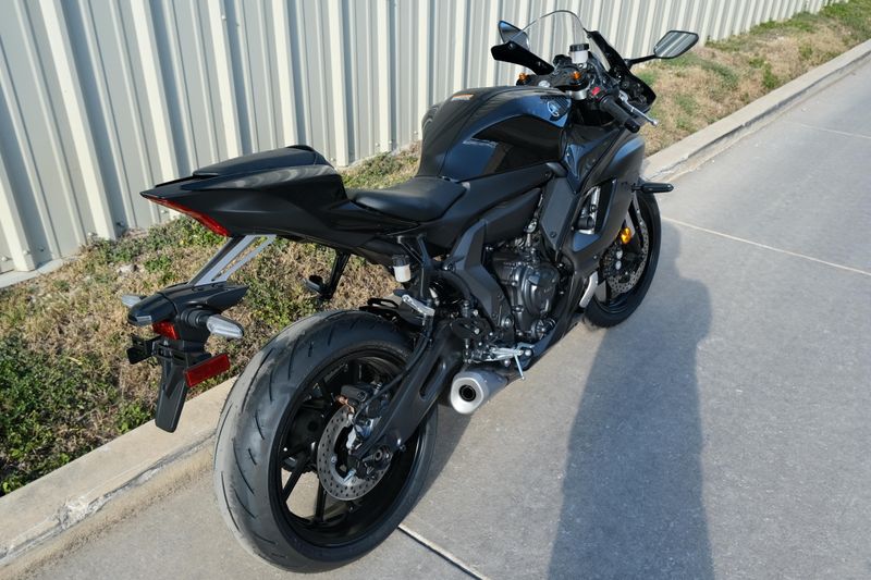 NEW 2025 YAMAHA YZFR7 Image 3