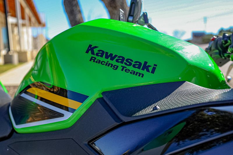 2025 Kawasaki NINJA 500 KRT EDITION SE ABS LIME GREEN AND EBONY AND PEARL BLIZZARD WHITEImage 5