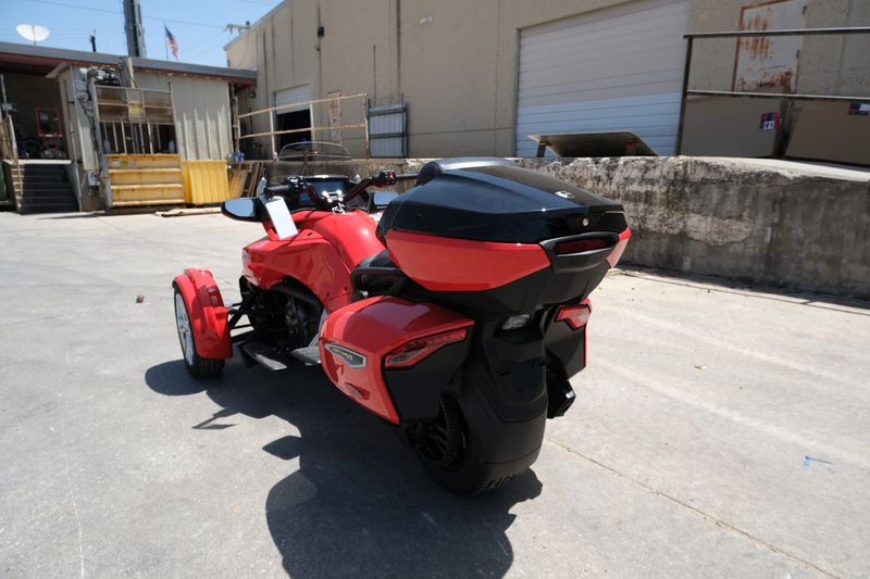 2024 Can-Am SPYDER F3 LIMITED PLASMA REDImage 11