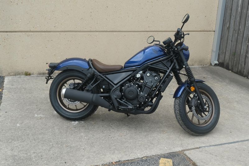 2025 Honda REBEL 500 ABS FOP PEARL BLUE Image 2