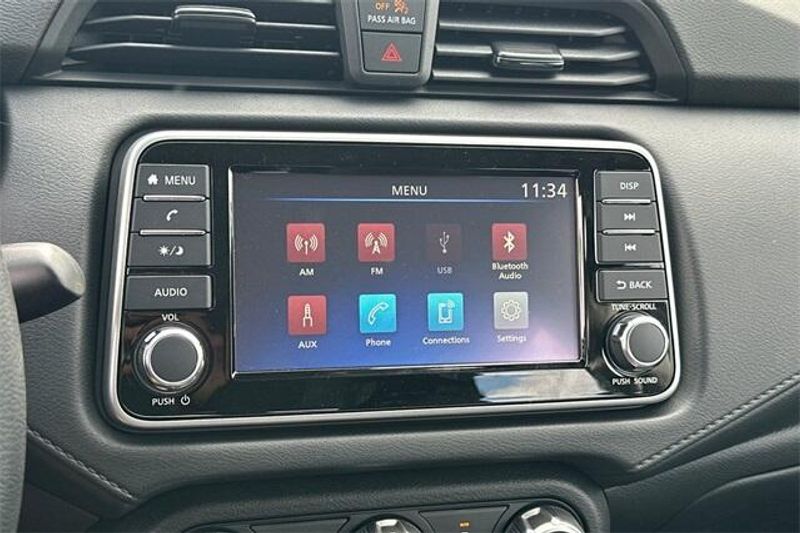 New 2025 Nissan Versa 1.6 SImage 14