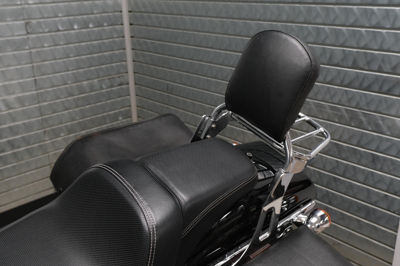 USED 2017 HARLEY DYNA FAT BOB 103 Image 15