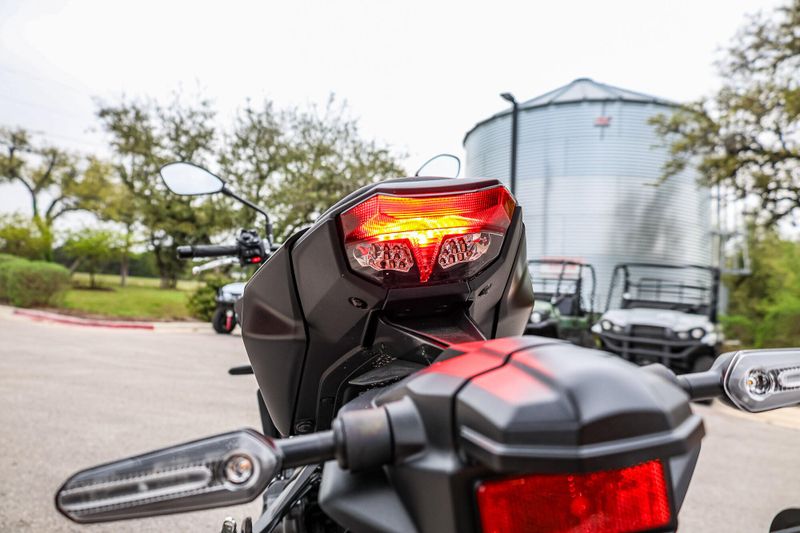 NEW 2025 YAMAHA MT09 Image 4