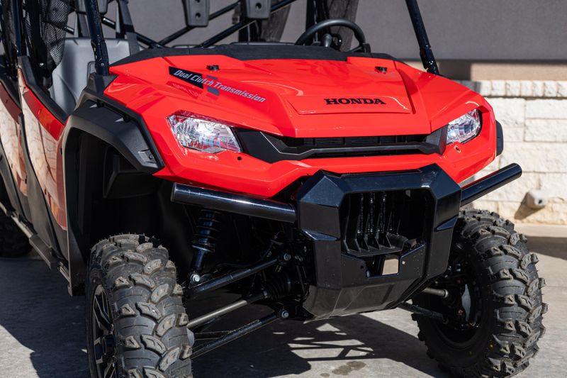 2025 Honda PIONEER 10006 CREW DELUXE HERO RED Image 11