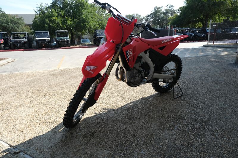 2025 Honda CRF450R REDImage 10