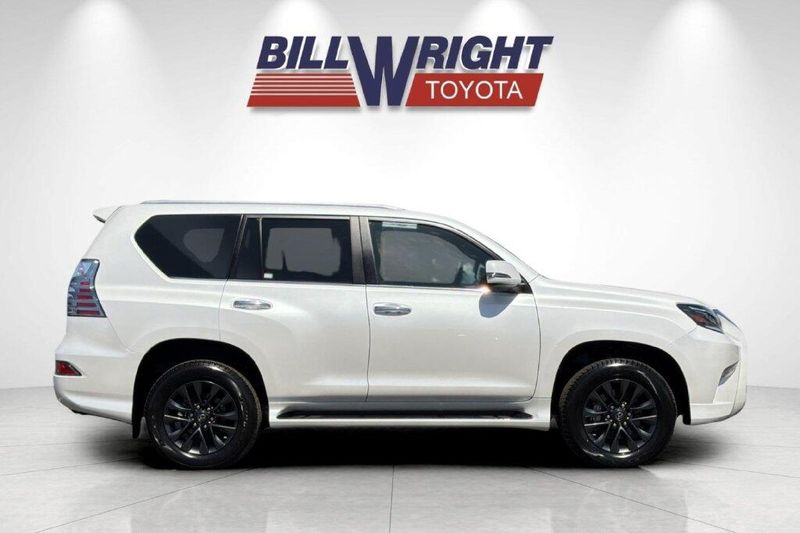Used 2023 Lexus GX 460Image 2