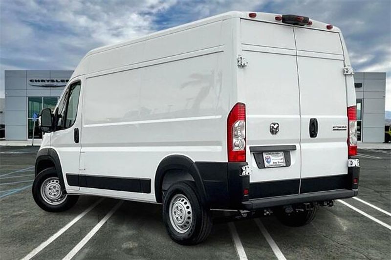 2025 RAM ProMaster 2500 High RoofImage 2