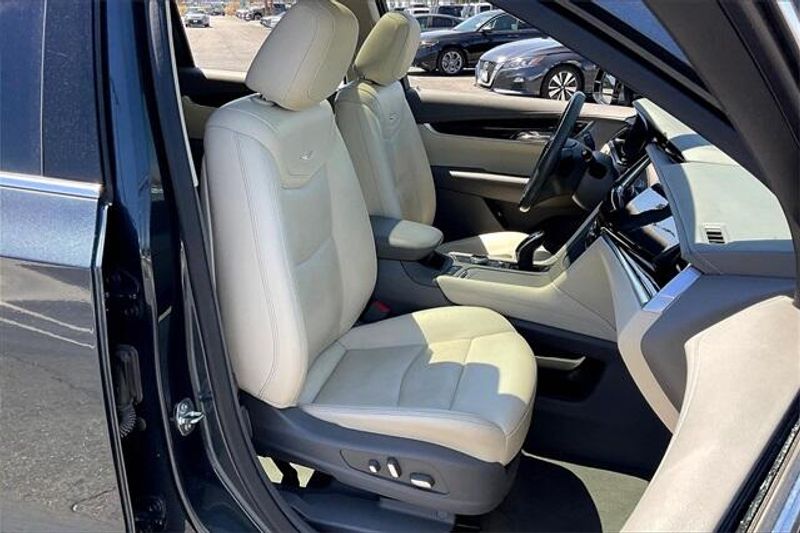 Used 2021 Cadillac XT6 Premium LuxuryImage 6