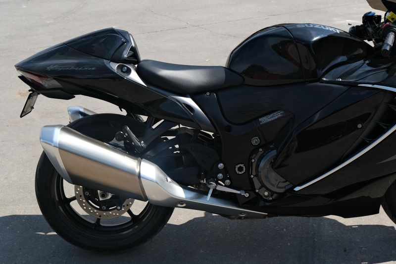 Used 2024 Suzuki HAYABUSA METALLIC MATTE BLACK NO 2 AND GLASS SPARKLE BLACK Image 12