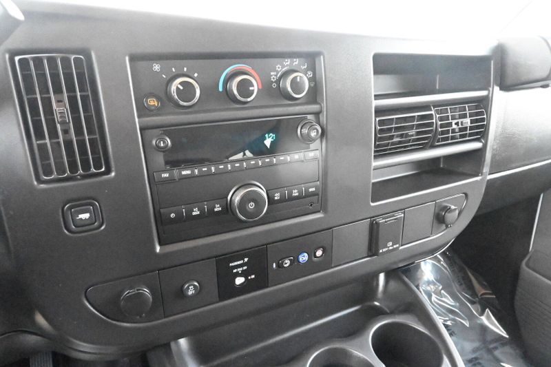 2023 GMC Savana Passenger LSImage 29