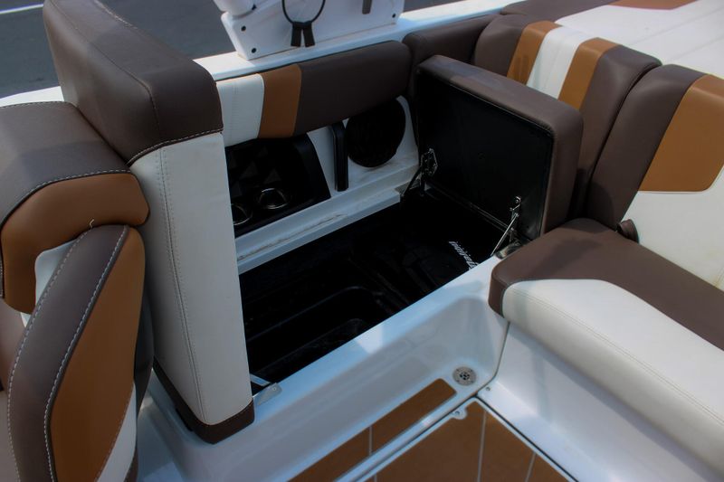 2024 MALIBU 21 LX  in a WHITE exterior color. Family PowerSports (877) 886-1997 familypowersports.com 