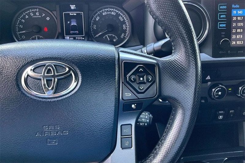 2018 Toyota Tacoma TRD Off-RoadImage 19