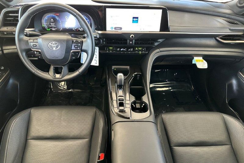 Used 2026 Toyota Crown LimitedImage 12