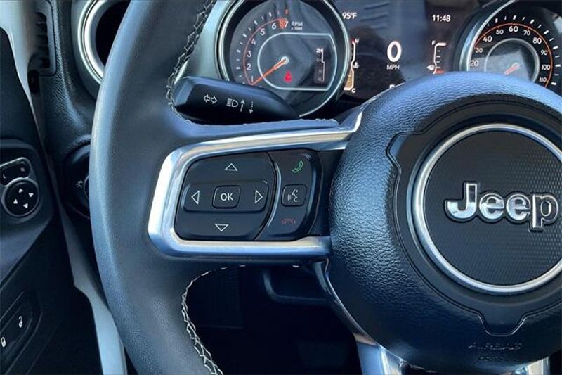 2023 Jeep Gladiator Overland photo 17