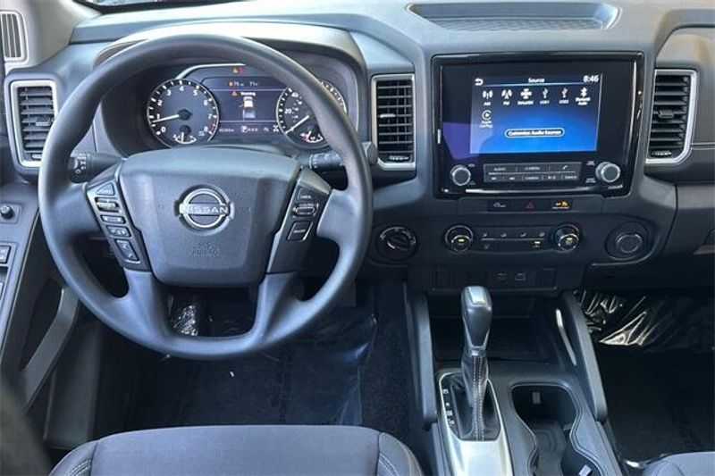 Used 2023 Nissan Frontier SVImage 12