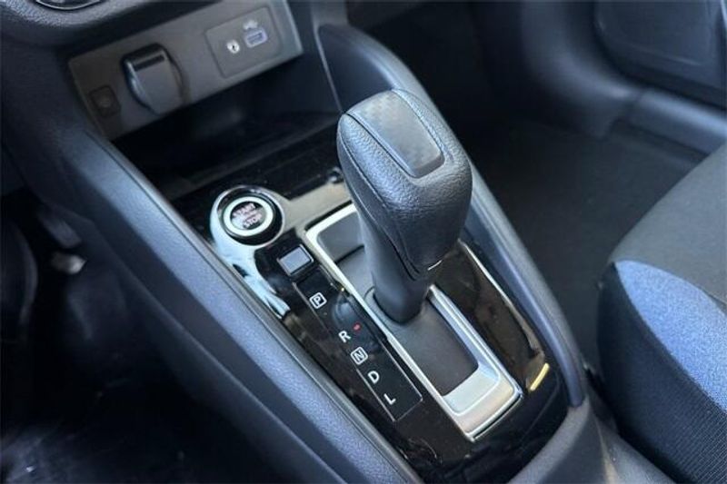 New 2025 Nissan Versa 1.6 SVImage 17