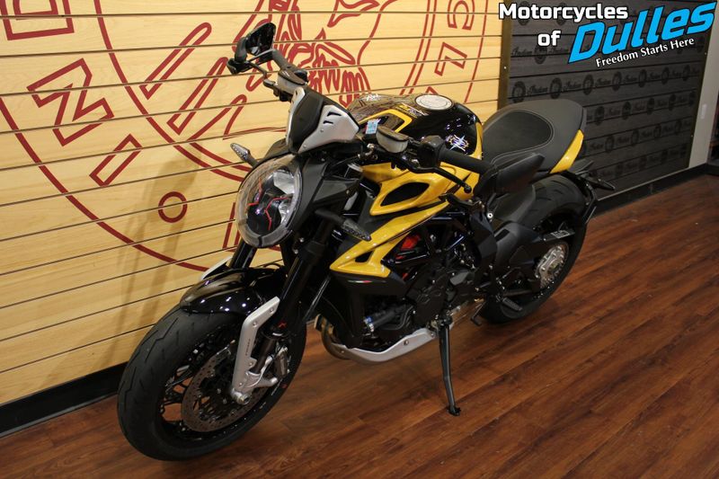 2023 MV Agusta Dragster RR SCS Image 4