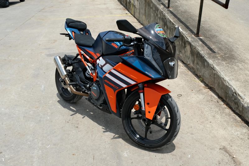 2024 KTM RC 390 BLUE Image 1
