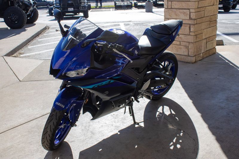 USED 2024 YAMAHA YZFR3 ABS Image 5