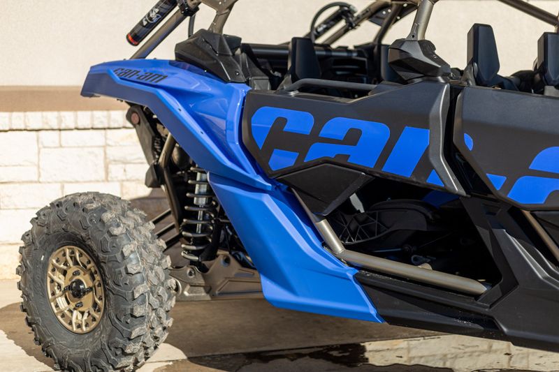 2024 Can-Am MAVERICK X3 MAX X RS WITH SMARTSHOX TURBO RR DAZZLING BLUE AND CARBON BLACKImage 12