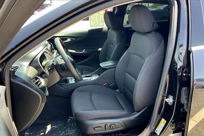 2023 Chevrolet Malibu LTImage 24