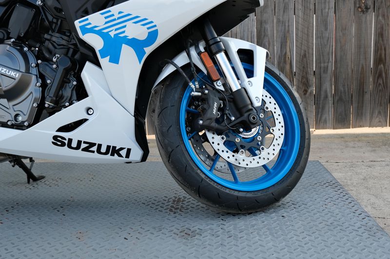 NEW 2026 SUZUKI GSX8R Image 10