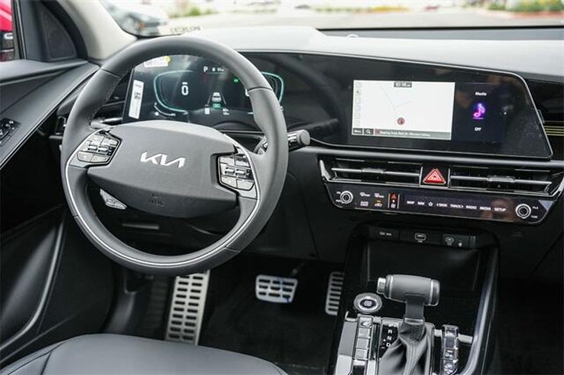 New 2025 Kia Niro EX TouringImage 8