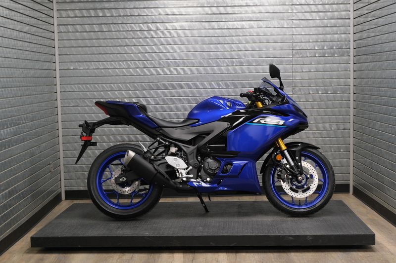 NEW 2026 YAMAHA YZFR3 ABS Image 2