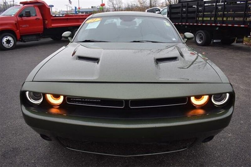 2021 Dodge Challenger SXTImage 8