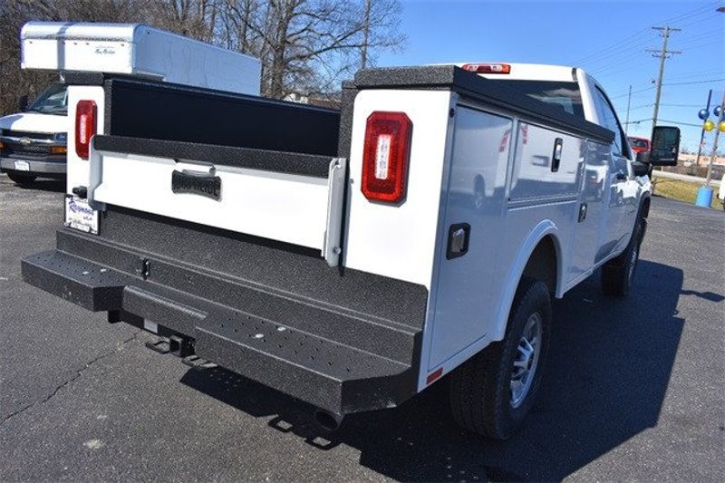 2024 Chevrolet Silverado 2500HD Work Truck in a Summit White exterior color and Jet Blackinterior. Raymond Auto Group 888-703-9950 raymonddeals.com 