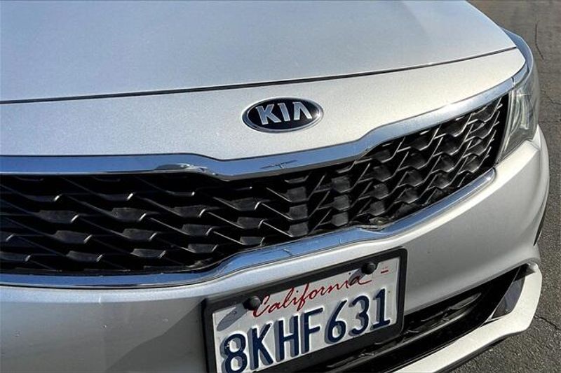 2020 Kia Optima LXImage 29