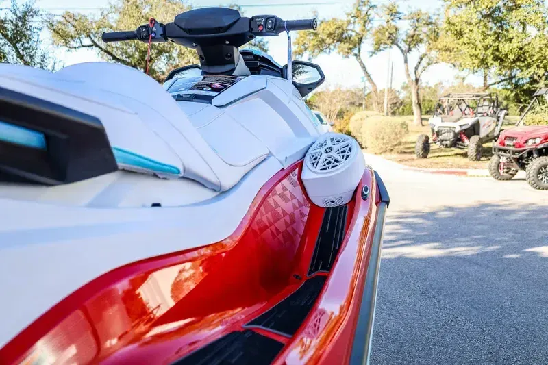 2025 Yamaha VX LIMITED TORCH RED Image 8