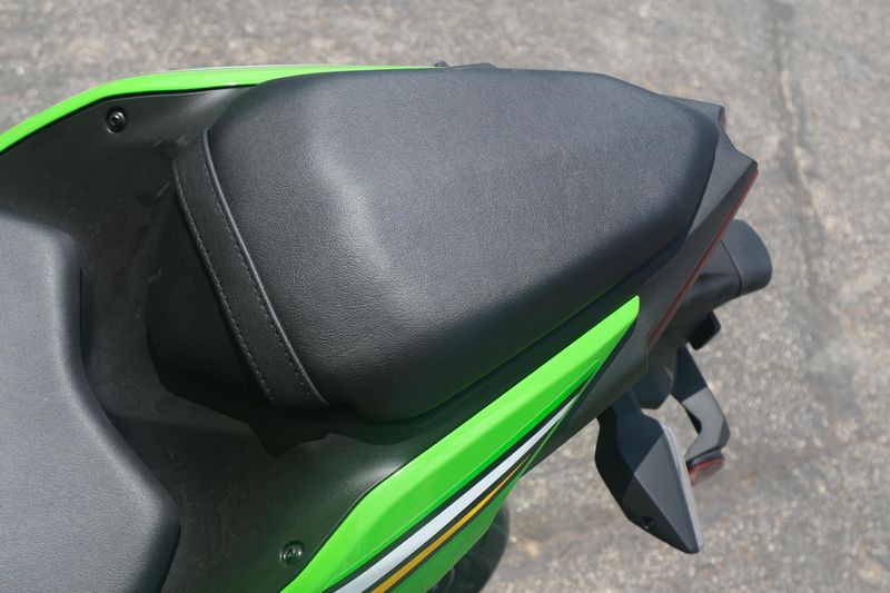 2025 Kawasaki NINJA 500 KRT EDITION LIME GREEN AND EBONY AND PEARL BLIZZARD WHITE Image 14