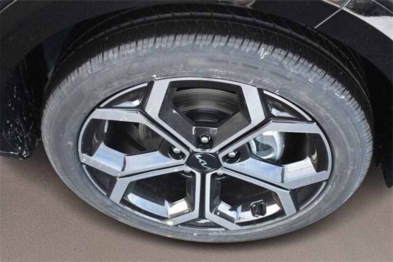 New 2025 Kia Niro EX TouringImage 11