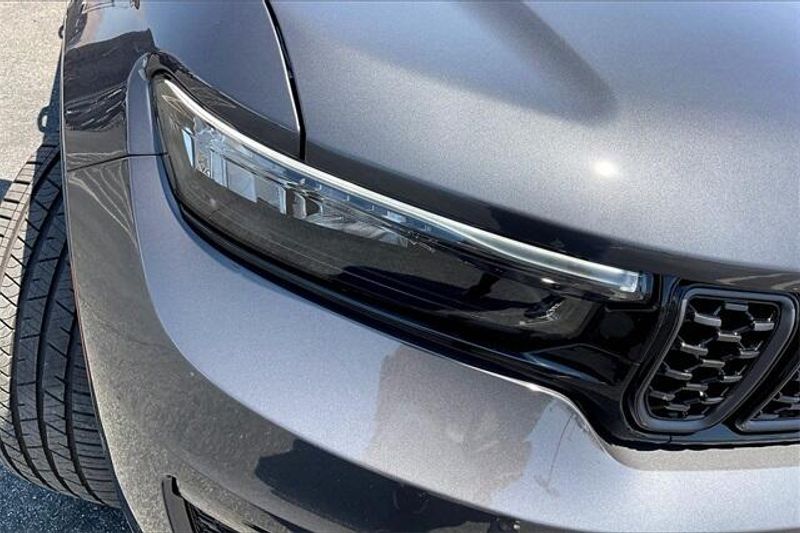 New 2025 Jeep Grand Cherokee L Summit 4x4Image 11