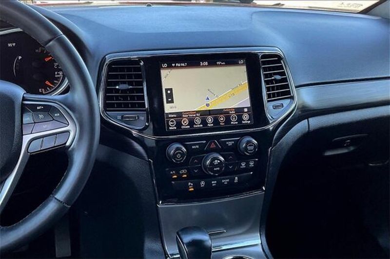 2021 Jeep Grand Cherokee Laredo X photo 3
