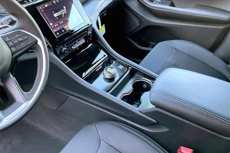 New 2025 Jeep Grand Cherokee Image 7