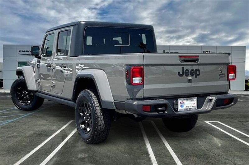 2022 Jeep Gladiator Willys photo 9
