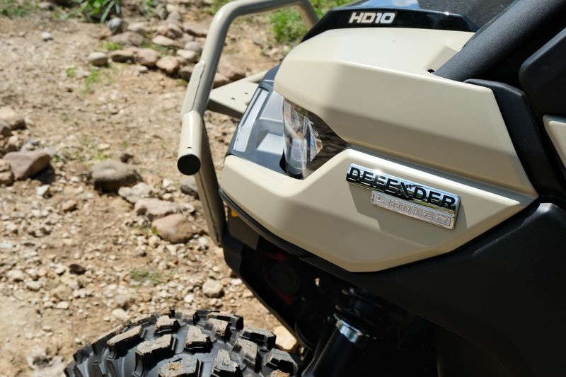 2025 Can-Am DEFENDER MAX LIMITED CAB HD10 DESERT TAN AND STEALTH BLACK Image 14