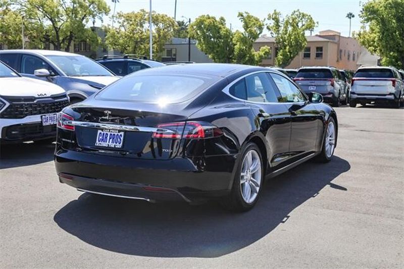2015 Tesla Model S 70DImage 10