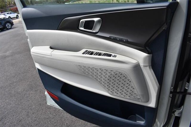 2025 Kia Carnival SX PrestigeImage 35