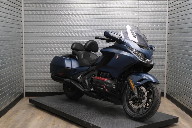 USED 2022 HONDA GOLD WING DCT Image 1