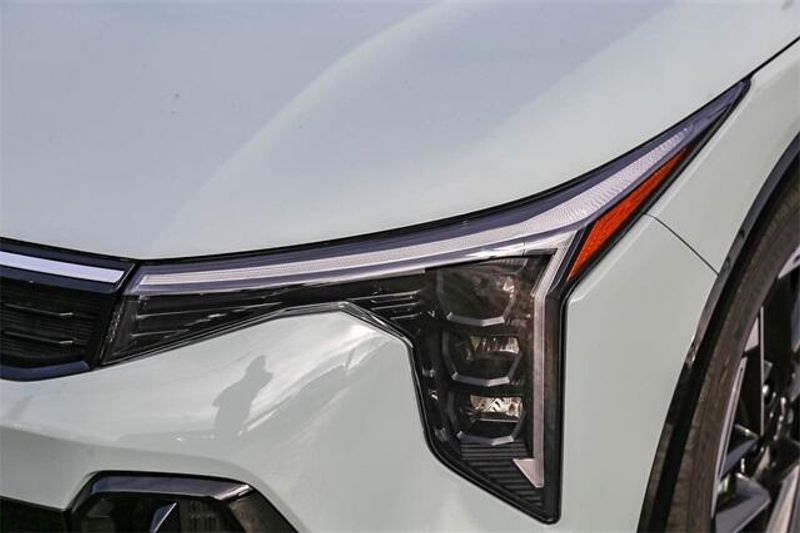 New 2025 Kia K4 GT-LineImage 13