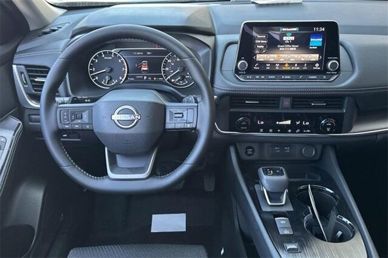 New 2025 Nissan Rogue SVImage 11