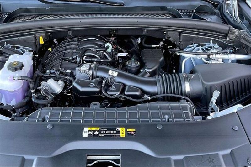 New 2025 Jeep Grand Cherokee L Laredo 4x4Image 9